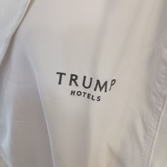 Trump Hotel White Robe OS New, Unisex - Picture 4 of 9